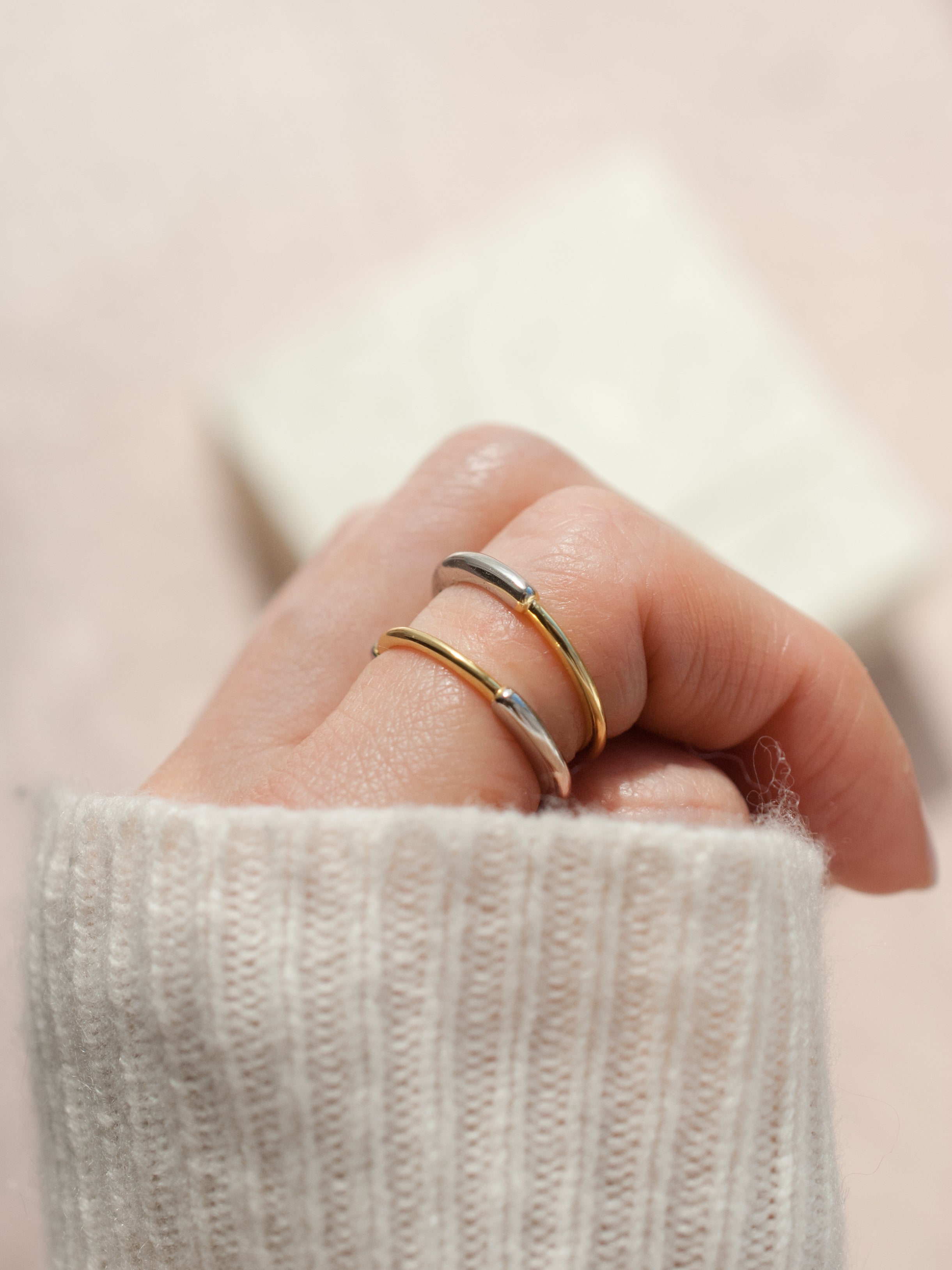 Double Stack Interlocking Rings