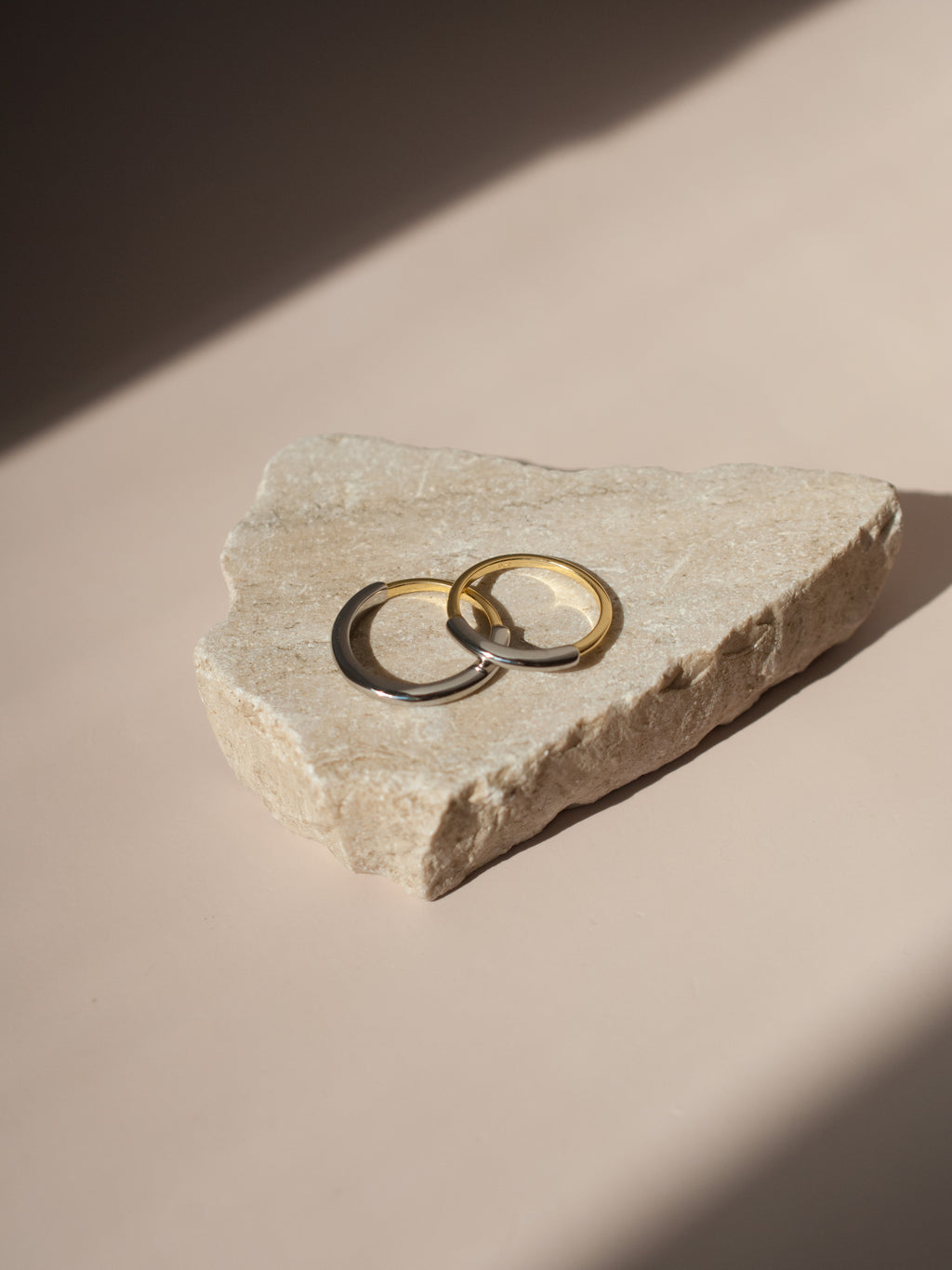 Double Stack Interlocking Rings